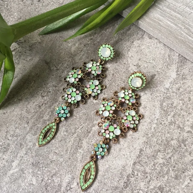 LONG PASTEL GREEN DIAMANTE STONE CRYSTAL DROP SEMI-FROSTED EARRINGS