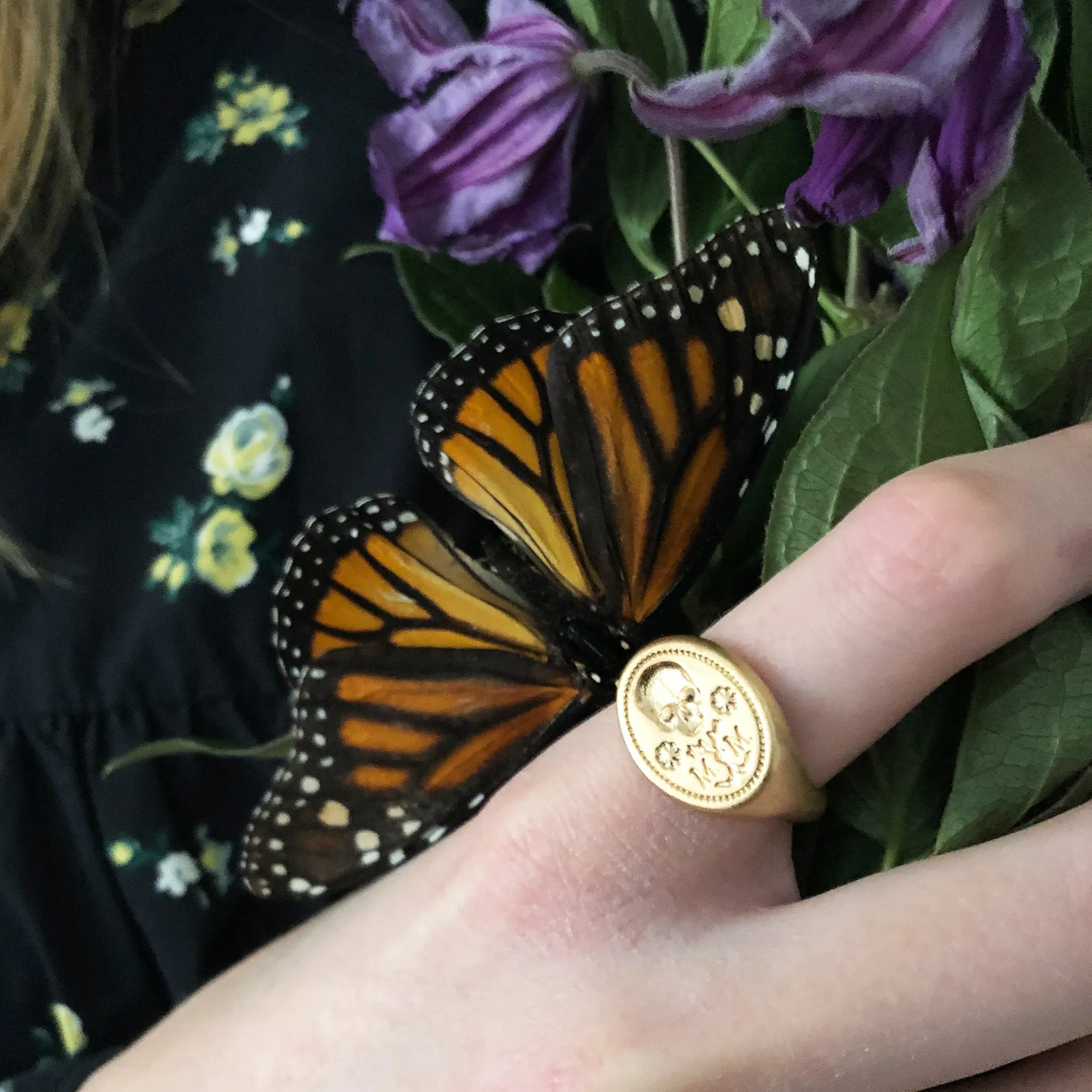 Memento Mori Signet Ring- Gold