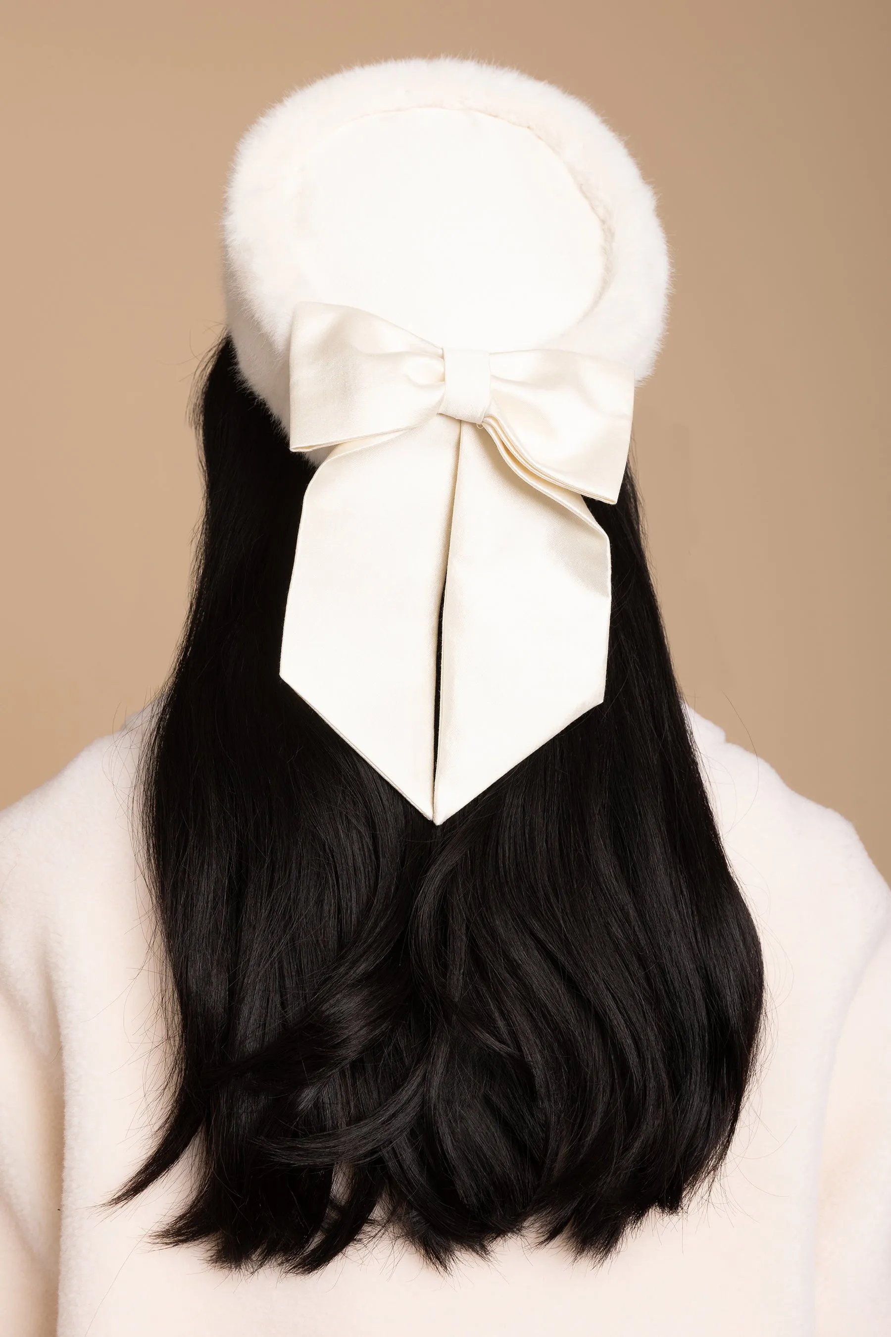 'Wonderland' Pillbox Hat with Silk Bow in Bianco